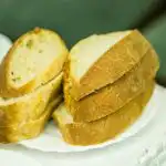 Cosa succede se si frigge il pane per i crostini in una padella asciutta: niente olio cosa-succede-se-si-frigge-il-pane-per-i-crostini.jpg
