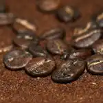 Perché raccogliere i fondi di caffè dopo la colazione: un'arma segreta per la casa e il giardino perche-raccogliere-i-fondi-di-caffe-dopo-la-colazione-unarma.jpg