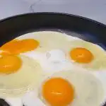 quando-salare-le-uova-strapazzate-il-tuorlo-rimane-liquido-e.jpg