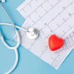 Un cardiologo ha nominato le 7 cose da non fare mai la sera un-cardiologo-ha-nominato-le-7-cose-da-non-fare.webp.webp